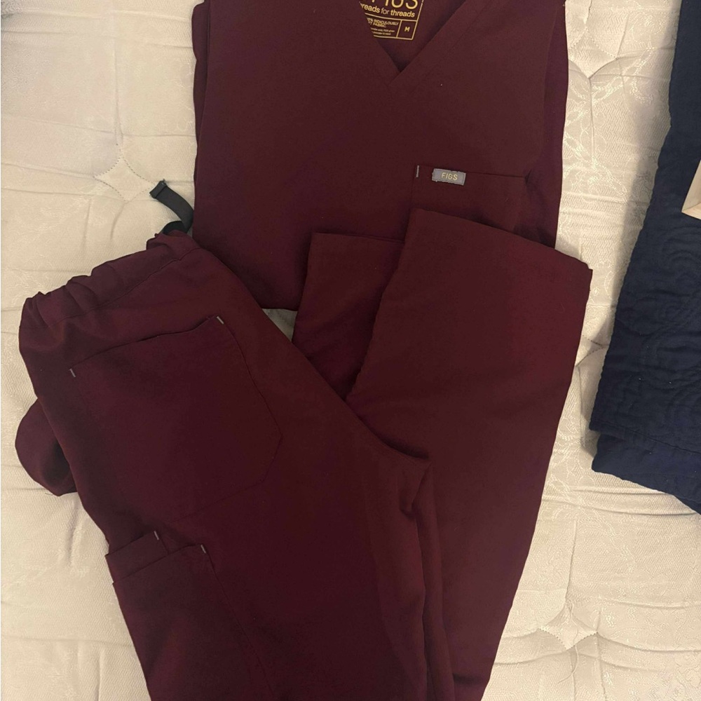 Figs Women's Burgundy Scrub Set